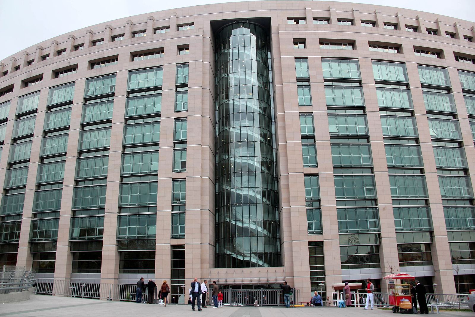 Çağlayan'daki İstanbul Adalet Sarayı'nın cephesi