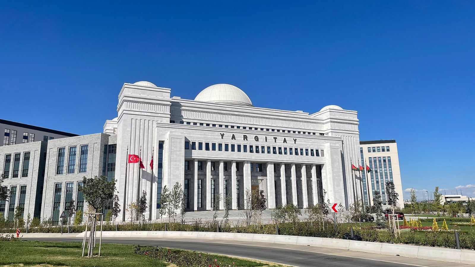Ankara'daki Yargıtay binasının ön cephesi